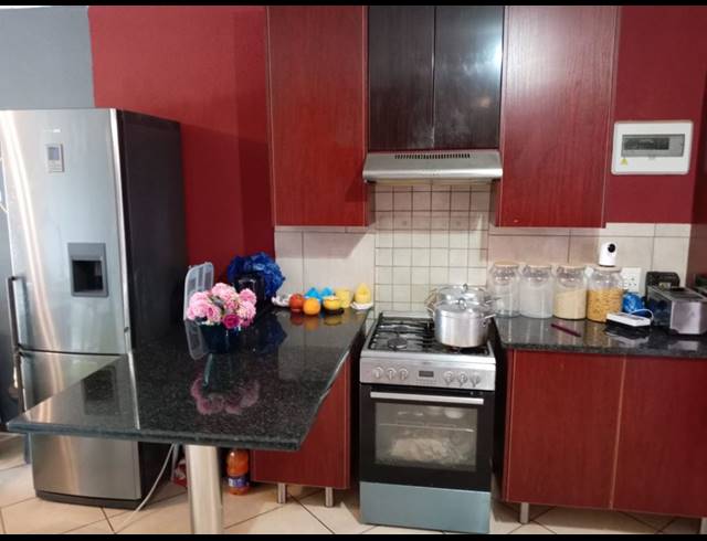 2 BEDROOM TOWNHOUSE FOR SALE IN ALBERTSDAL